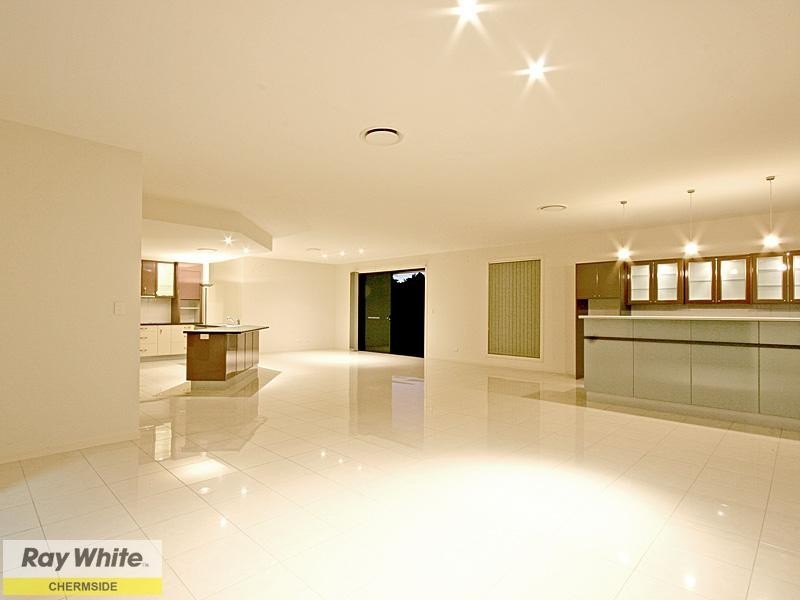 15 Cerbaia Close, Bridgeman Downs QLD 4035