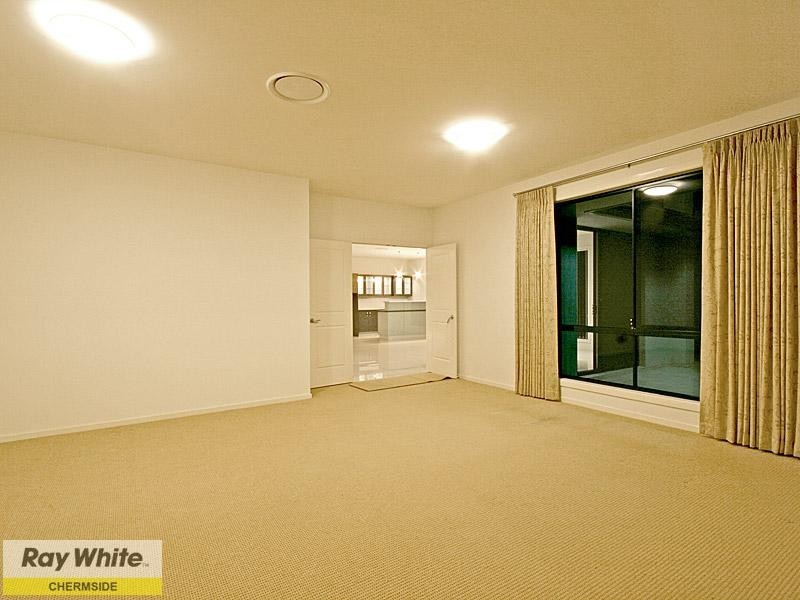 15 Cerbaia Close, Bridgeman Downs QLD 4035