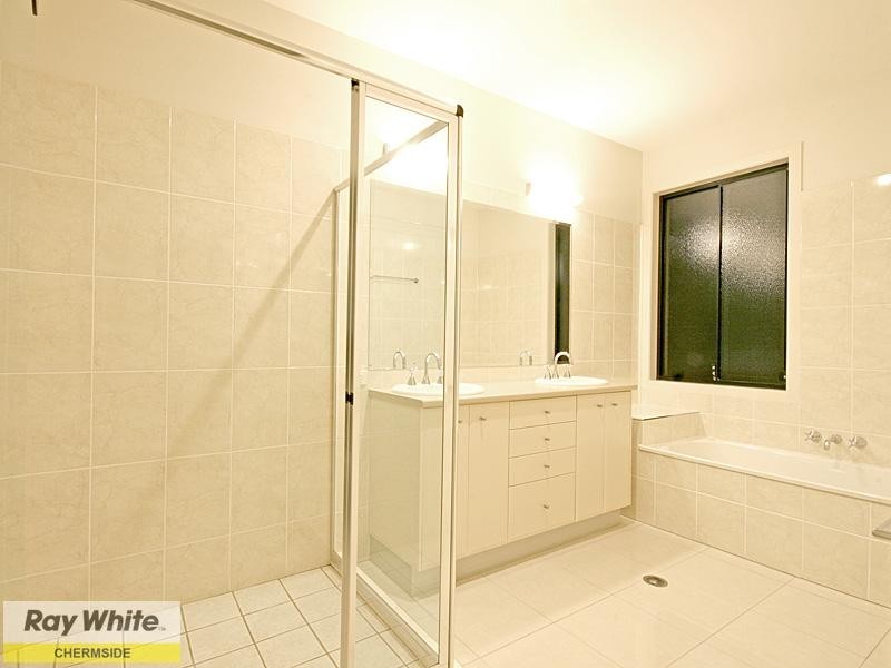 15 Cerbaia Close, Bridgeman Downs QLD 4035