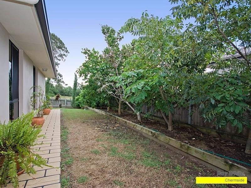 15 Cerbaia Close, Bridgeman Downs QLD 4035