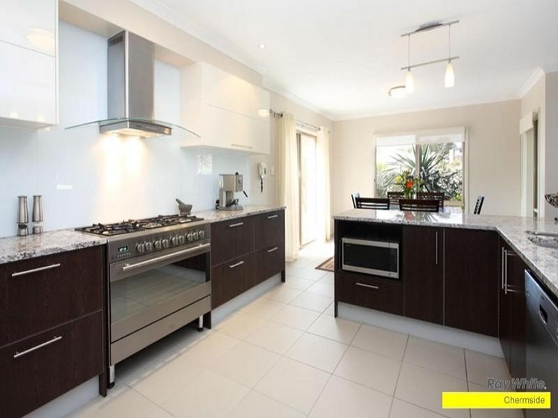 8 Cerbaia Close, Bridgeman Downs QLD 4035