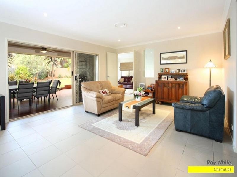 8 Cerbaia Close, Bridgeman Downs QLD 4035