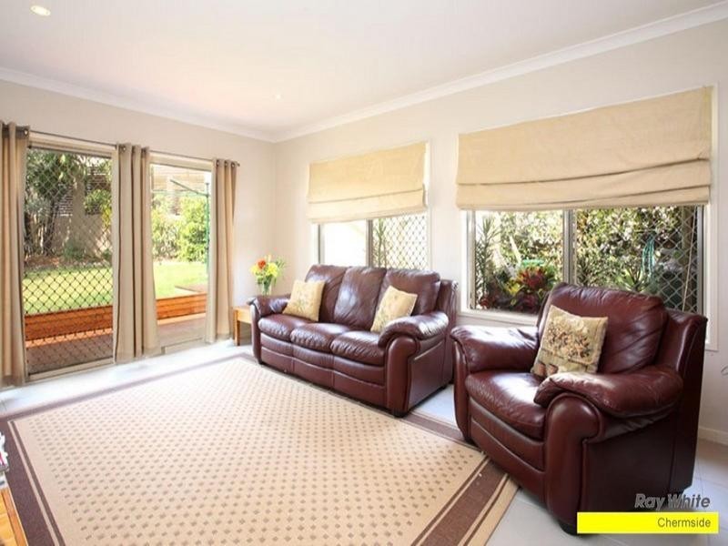 8 Cerbaia Close, Bridgeman Downs QLD 4035