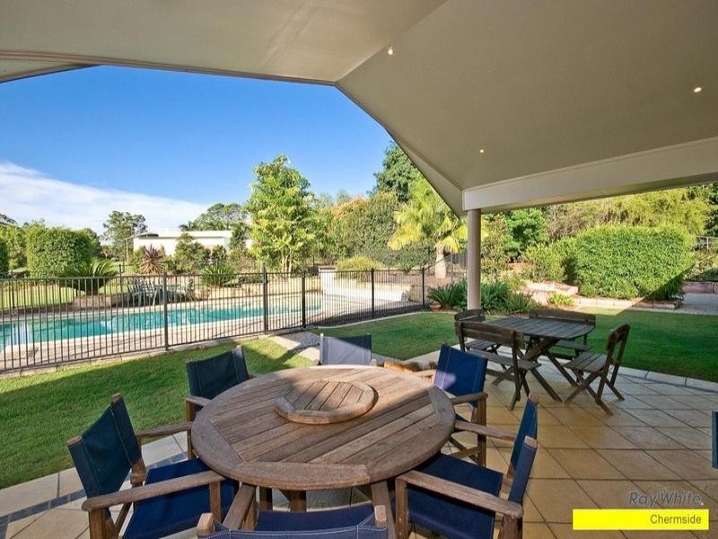 2073 Roghan Road, Bridgeman Downs QLD 4035