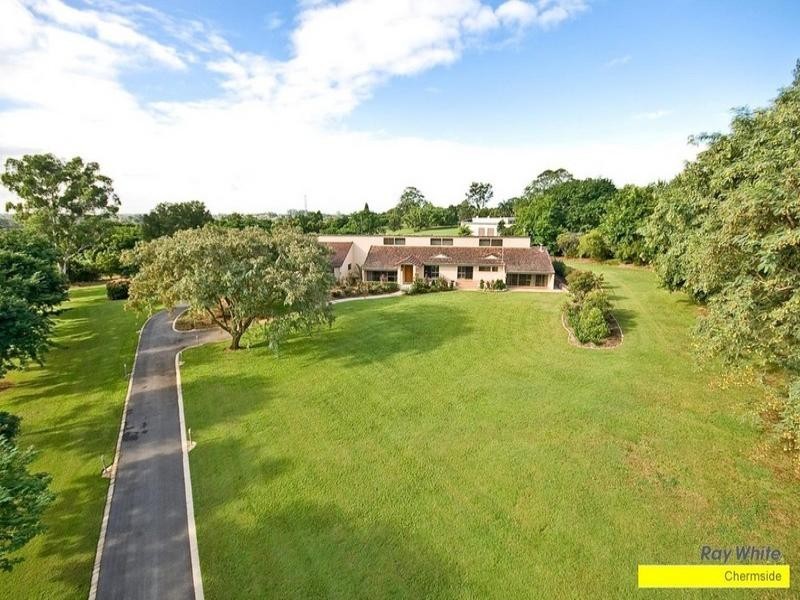 2073 Roghan Road, Bridgeman Downs QLD 4035