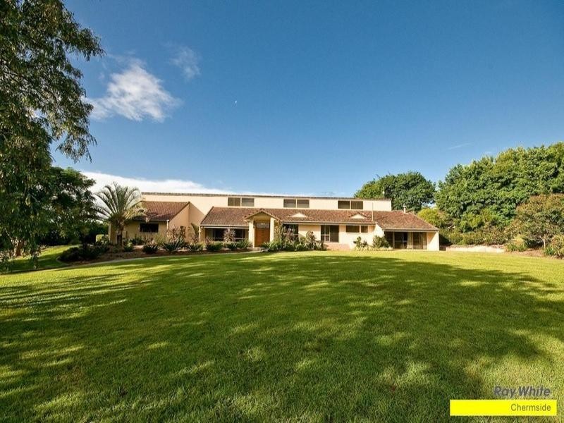 2073 Roghan Road, Bridgeman Downs QLD 4035