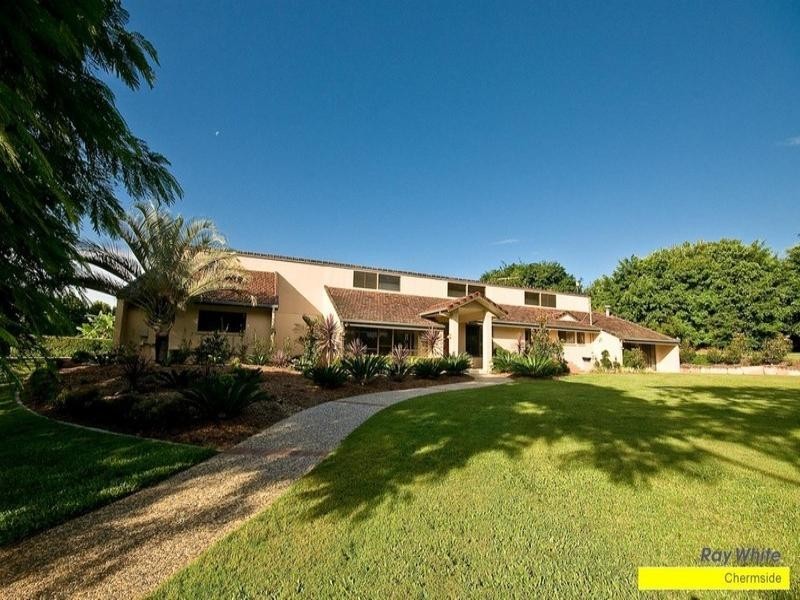 2073 Roghan Road, Bridgeman Downs QLD 4035