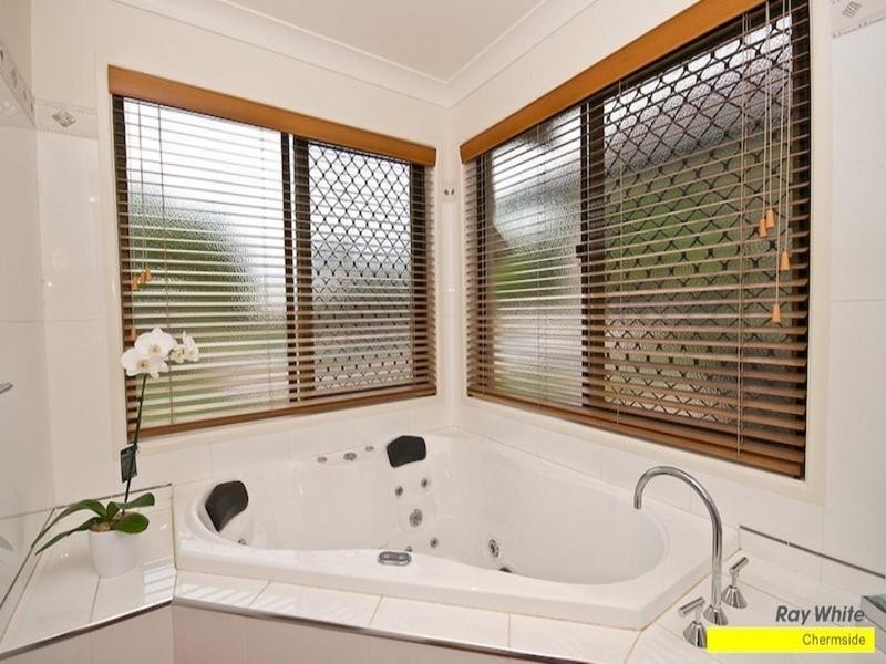 2073 Roghan Road, Bridgeman Downs QLD 4035