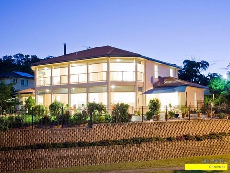 2 Castlehaven Close, Chermside West QLD 4032