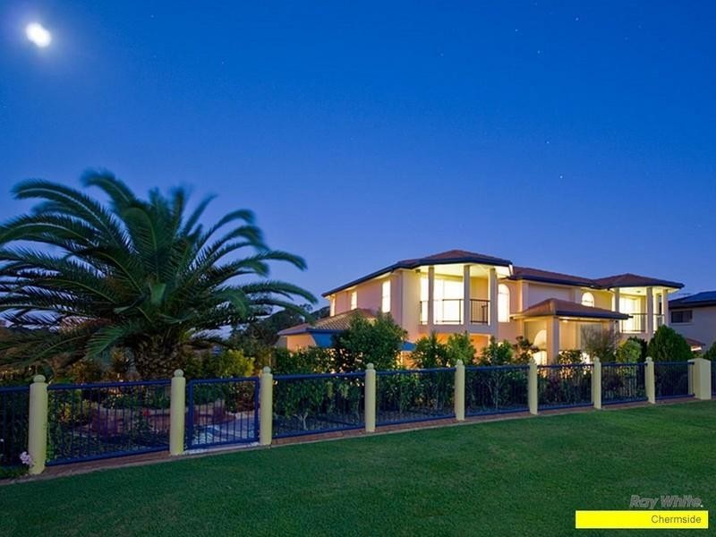 2 Castlehaven Close, Chermside West QLD 4032