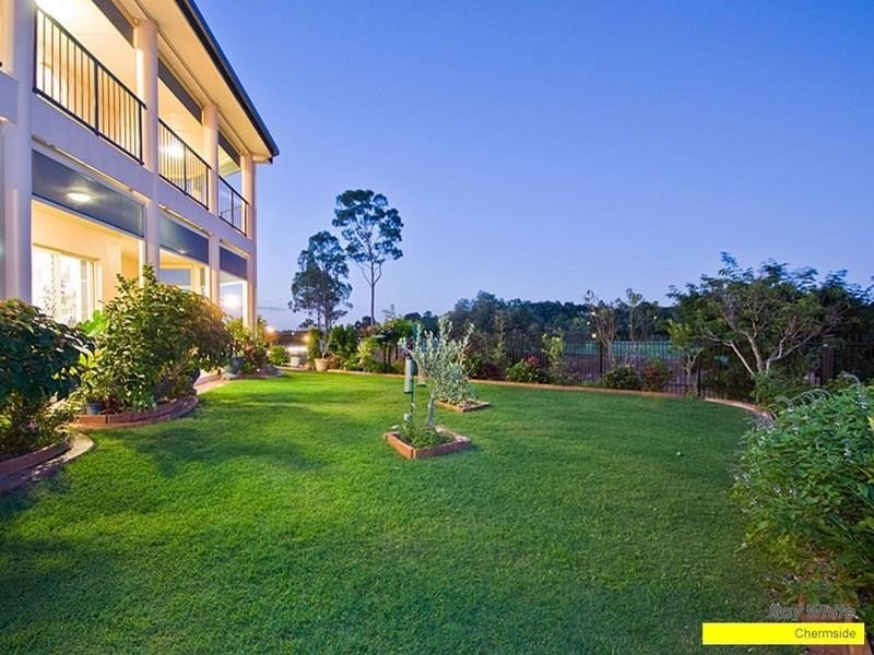 2 Castlehaven Close, Chermside West QLD 4032