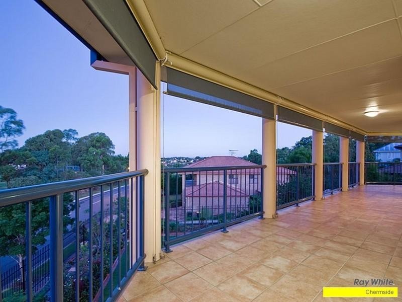 2 Castlehaven Close, Chermside West QLD 4032