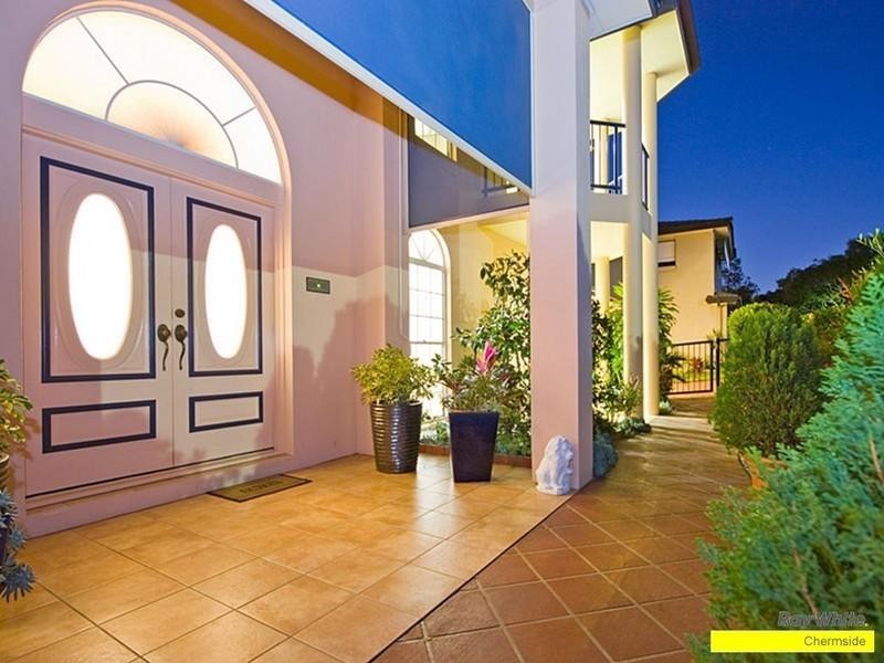 2 Castlehaven Close, Chermside West QLD 4032