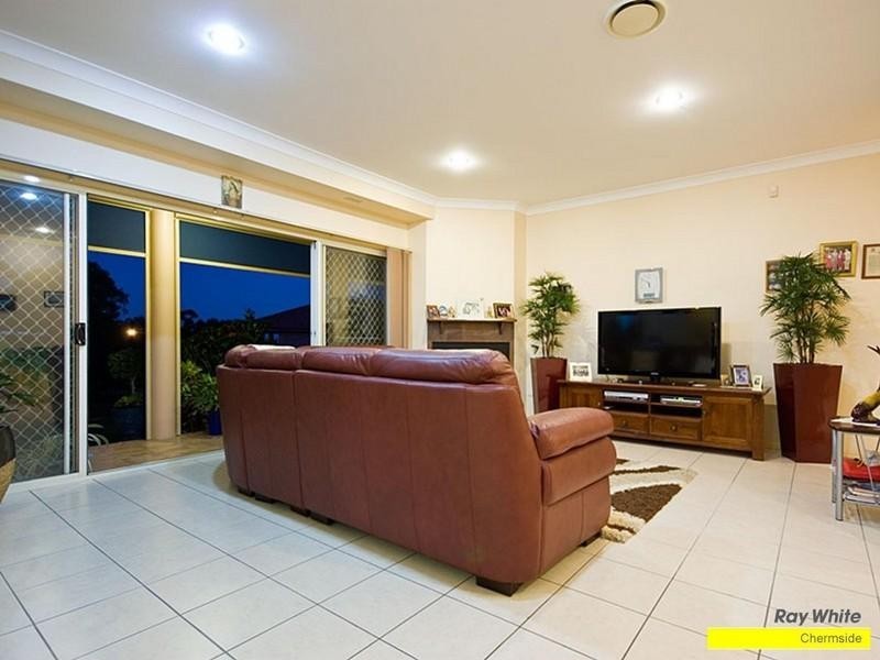 2 Castlehaven Close, Chermside West QLD 4032