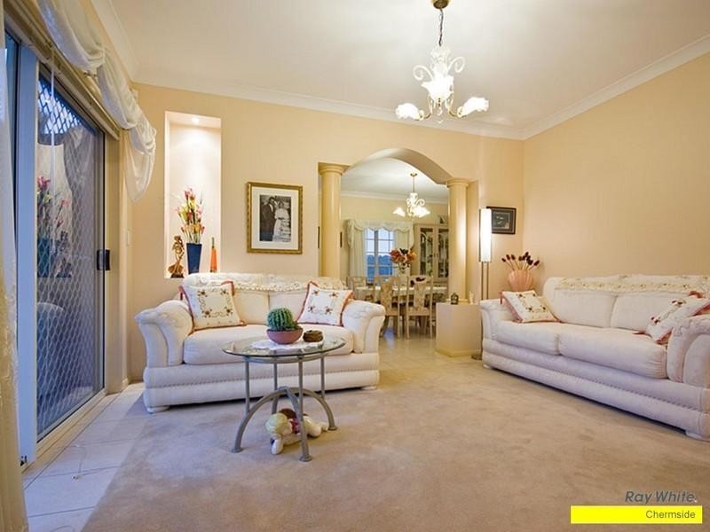 2 Castlehaven Close, Chermside West QLD 4032