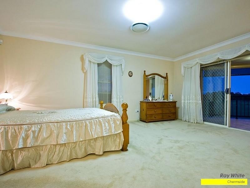 2 Castlehaven Close, Chermside West QLD 4032