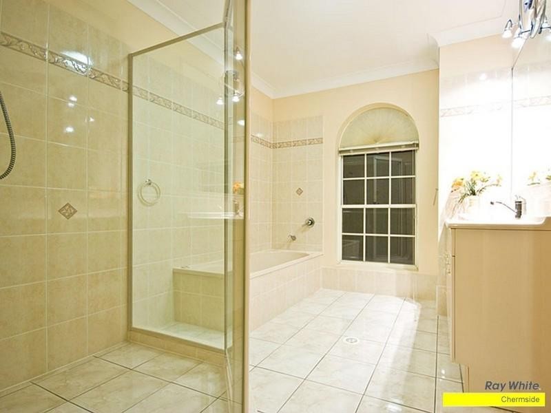 2 Castlehaven Close, Chermside West QLD 4032