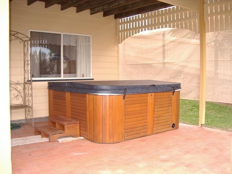 15 Woodgate Street, Ferny Hills QLD 4055