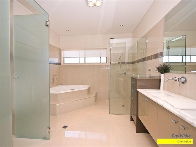 Bridgeman Downs QLD 4035