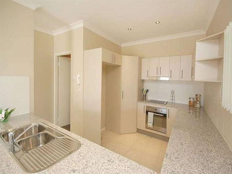 2/12 Landsborough Avenue, Scarborough QLD 4020