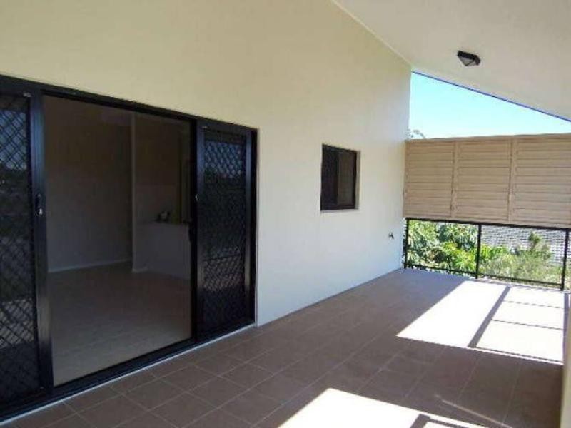 2/12 Landsborough Avenue, Scarborough QLD 4020