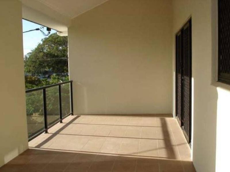 2/12 Landsborough Avenue, Scarborough QLD 4020
