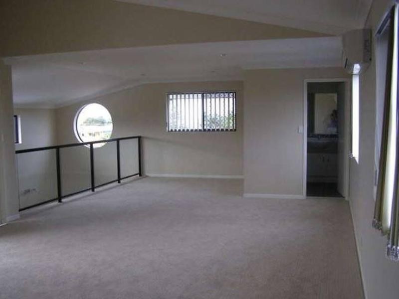 2/12 Landsborough Avenue, Scarborough QLD 4020