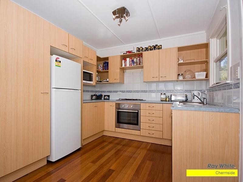 26 Heilbromm Street, Stafford Heights QLD 4053