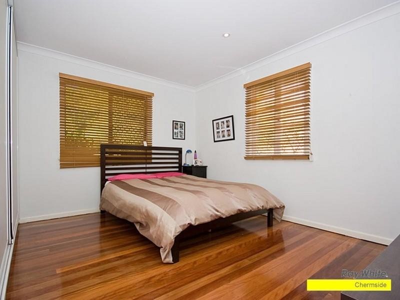 26 Heilbromm Street, Stafford Heights QLD 4053