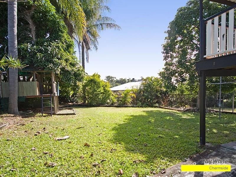 26 Heilbromm Street, Stafford Heights QLD 4053