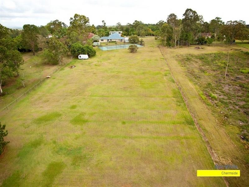 222 Graham Road, Bridgeman Downs QLD 4035