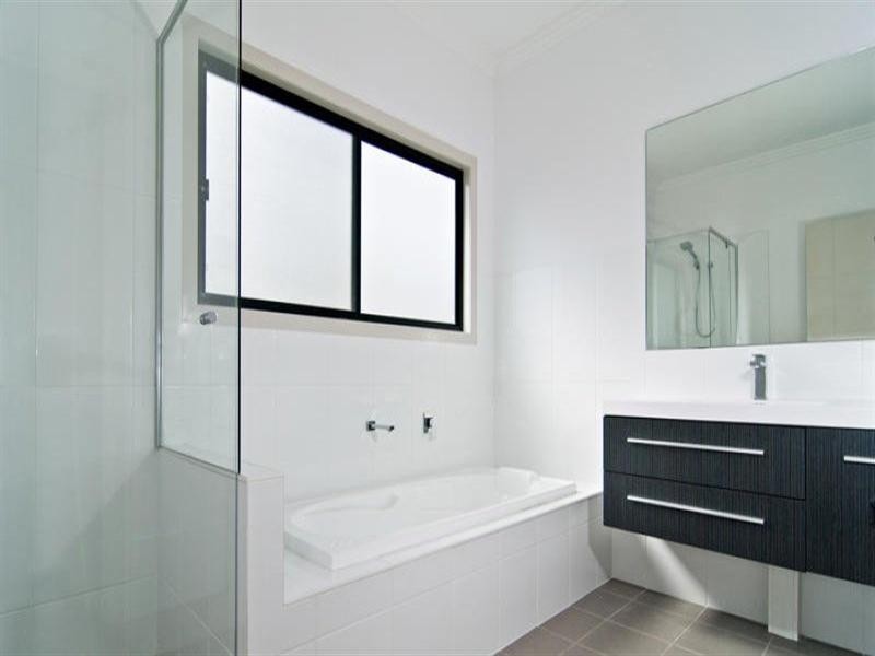 10A Amott Street, Stafford Heights QLD 4053