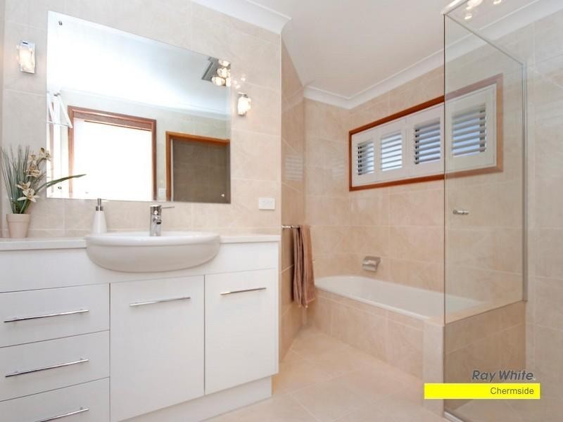 6 Poitier Street, Mcdowall QLD 4053