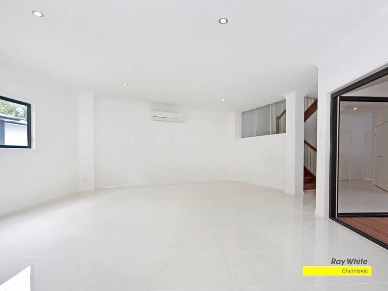 8 Amott Street, Stafford Heights QLD 4053