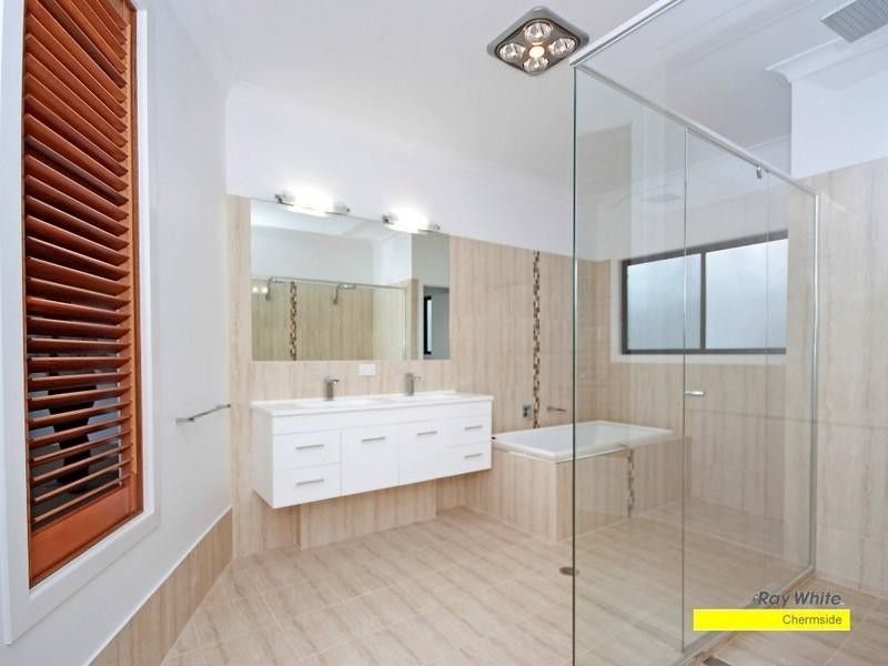 8 Amott Street, Stafford Heights QLD 4053