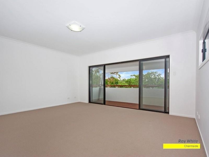 8 Amott Street, Stafford Heights QLD 4053