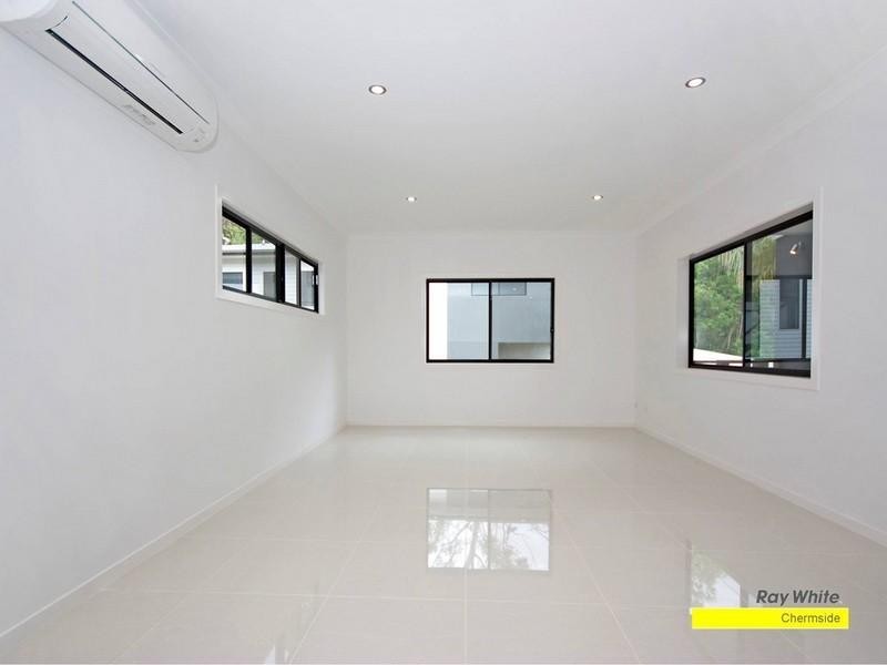 10 Amott Street, Stafford Heights QLD 4053