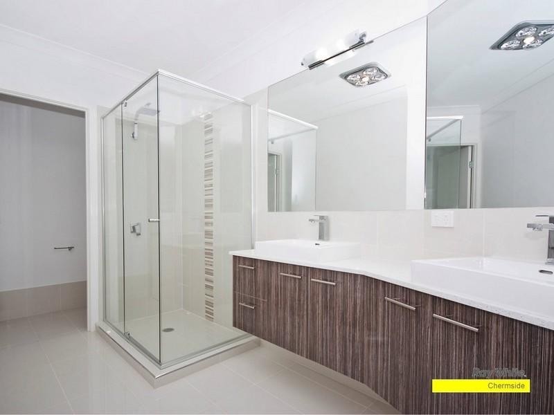 10 Amott Street, Stafford Heights QLD 4053