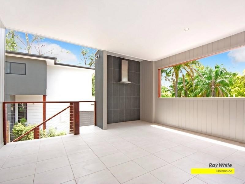 10 Amott Street, Stafford Heights QLD 4053