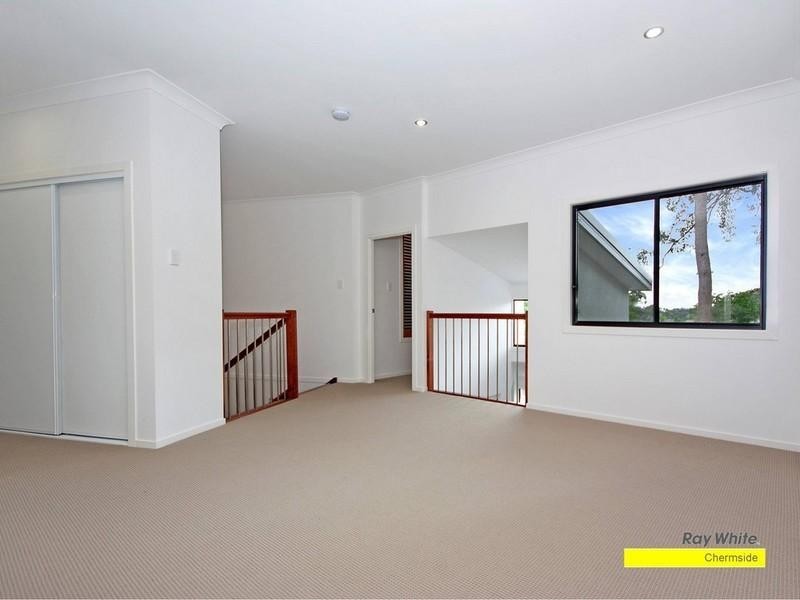 8 Amott Street, Stafford Heights QLD 4053