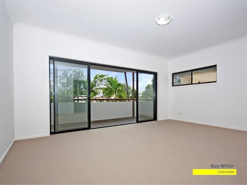 8 Amott Street, Stafford Heights QLD 4053