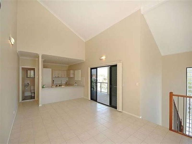 2/12 Landsborough Avenue, Scarborough QLD 4020