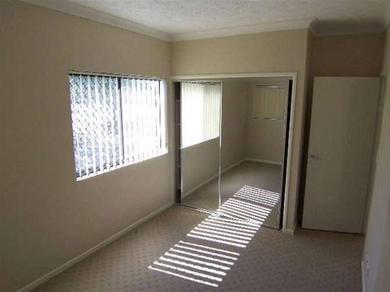 2/12 Landsborough Avenue, Scarborough QLD 4020