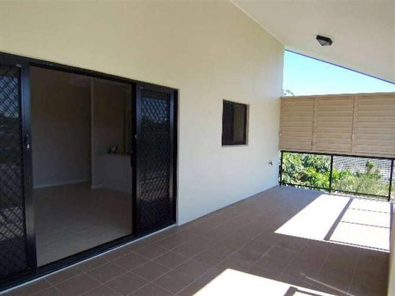 2/12 Landsborough Avenue, Scarborough QLD 4020