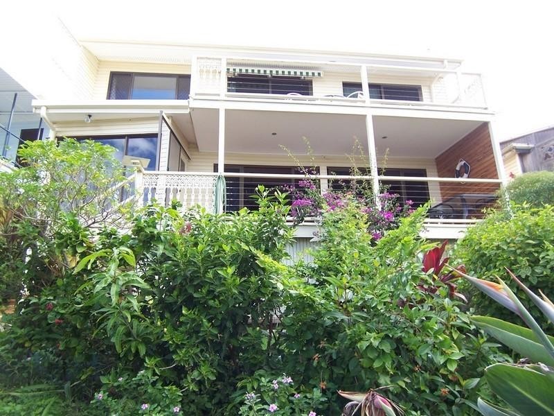 18 Whytecliffe Parade, Woody Point QLD 4019