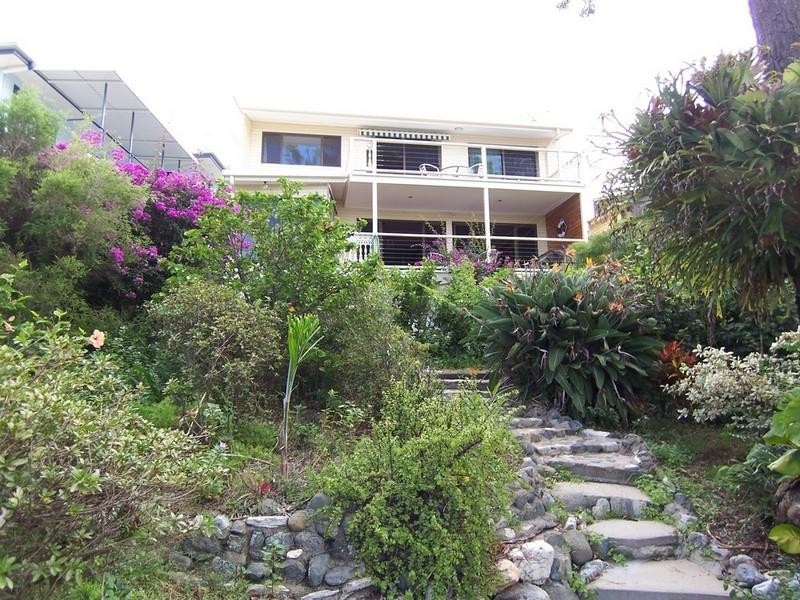 18 Whytecliffe Parade, Woody Point QLD 4019