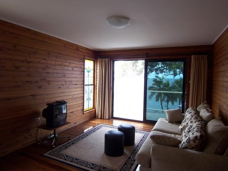 18 Whytecliffe Parade, Woody Point QLD 4019