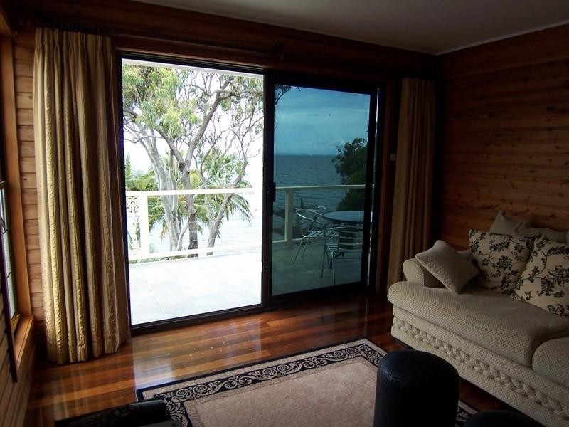 18 Whytecliffe Parade, Woody Point QLD 4019