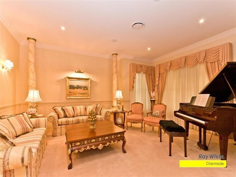 130 Camelot Place, Bridgeman Downs QLD 4035