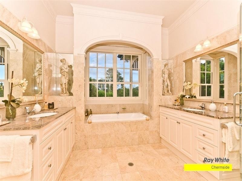 130 Camelot Place, Bridgeman Downs QLD 4035